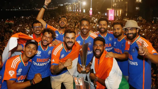 team-india-vijay-yatra-man-scares-cricketers-as-he-climbs-on-tree-to-get-better-shot-internet-reacts